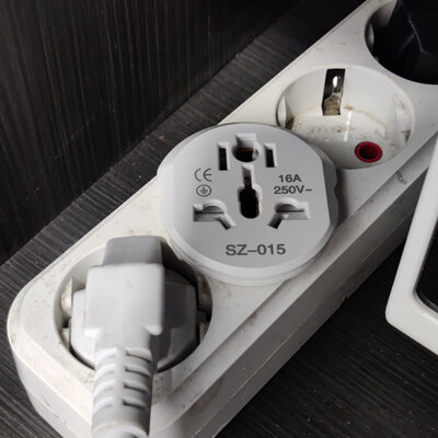 ProZone Connersion Universal Plug SZ-015 (US/UK/AU in EU) White