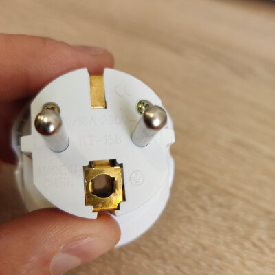 ProZone Connersion Universal Plug SZ-015 (US/UK/AU in EU) White